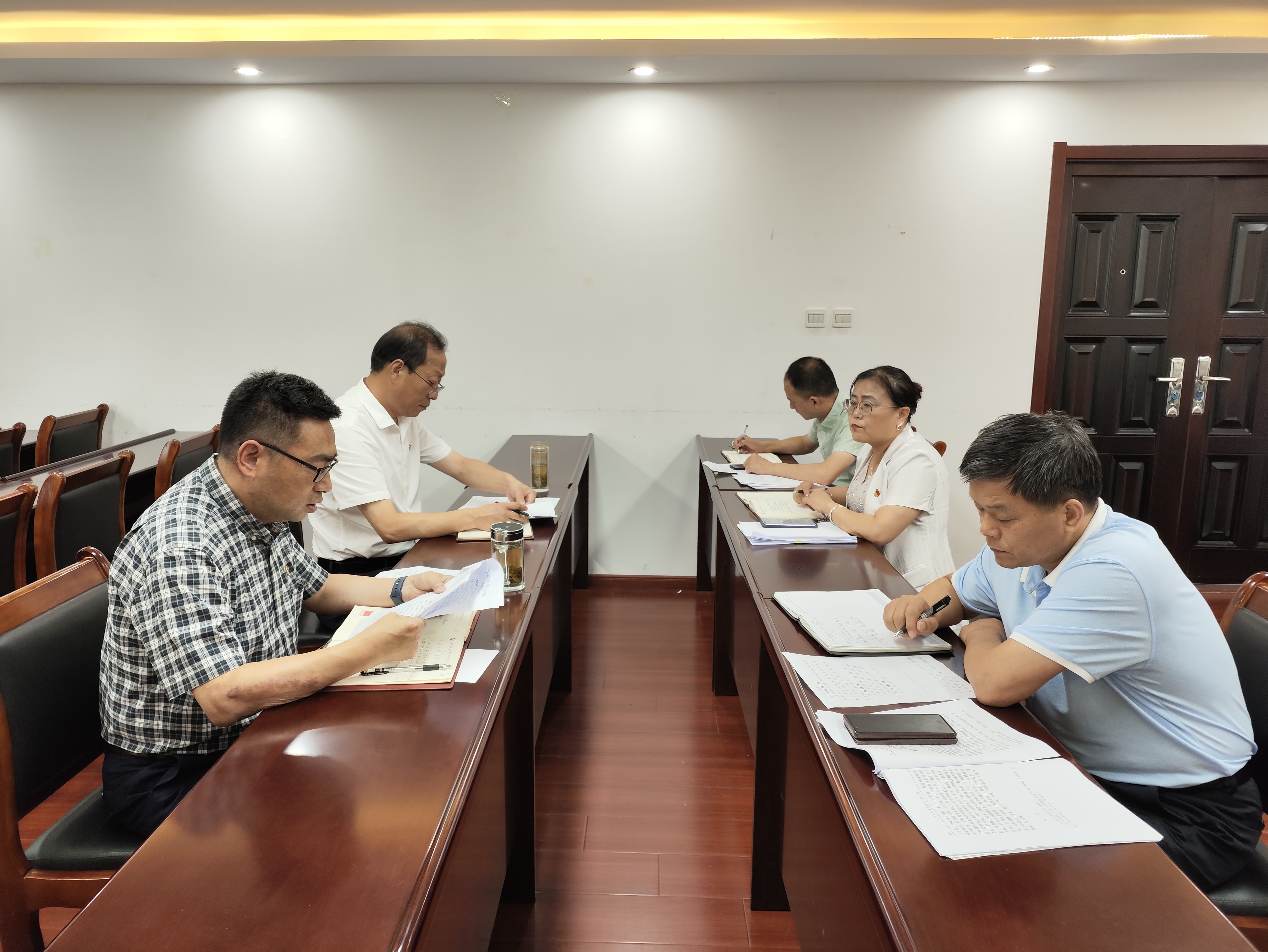 安裝公司黨支部開展“五大”要求、“六破六立”大討論  會(huì)議照片.jpg